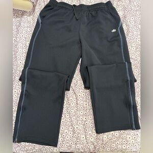 Alo Sweat pants size L, looks like 34X30 black with Blue like Nee